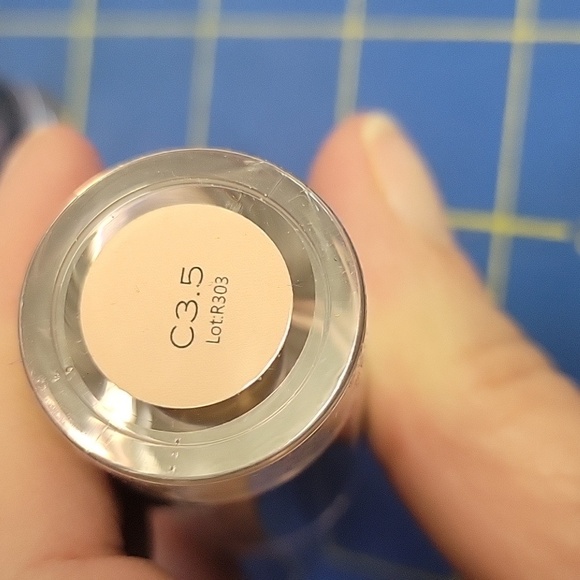 Revolution Conceal & Define Infinite Concealer 16hr Wear C3.5 New - Picture 4 of 5